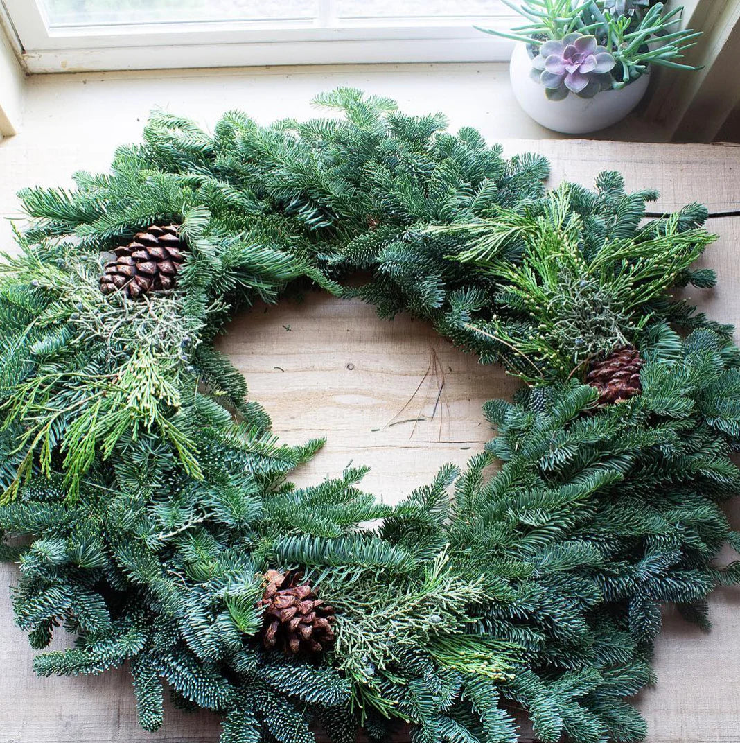 Mixed Noble Wreath 26"